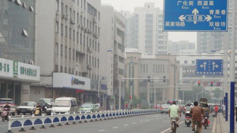 吊橋路鋼制道路護欄